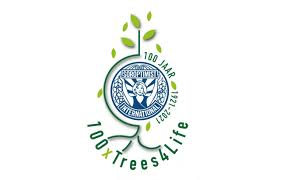Het Soroptimisten logo is verweven in een plant met wortels met onderop in cirkelvorm de tekst 100xtrees4life