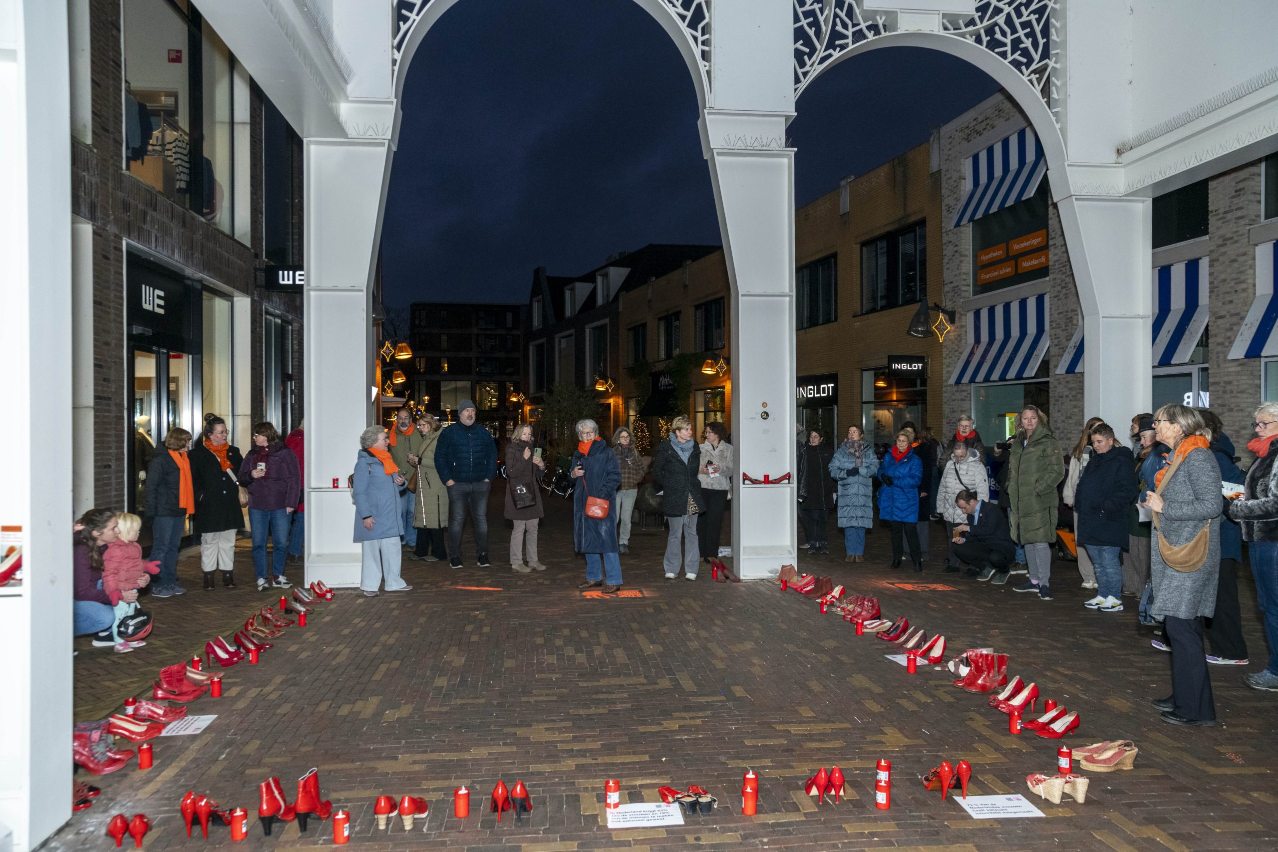 45 paar rode schoenen