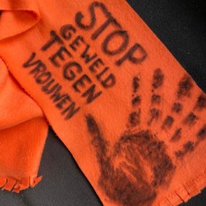 Oranje en grijze sjaal