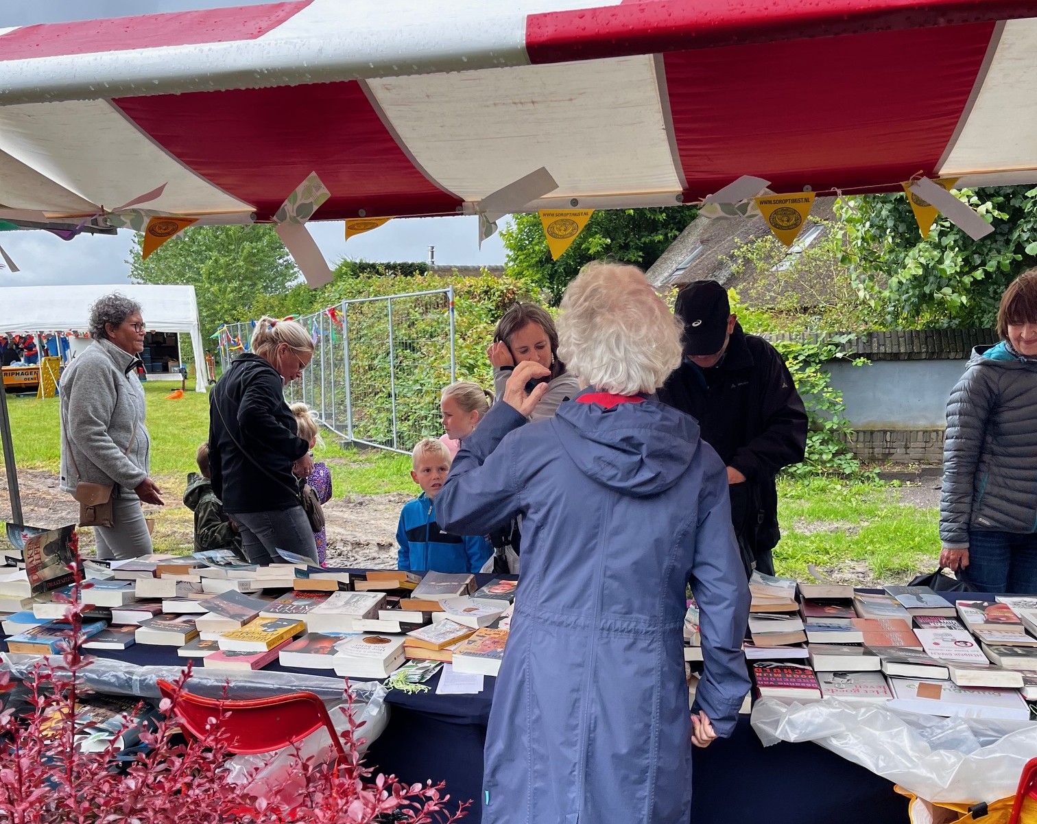 Kraam op de Eiermarkt Veessen
